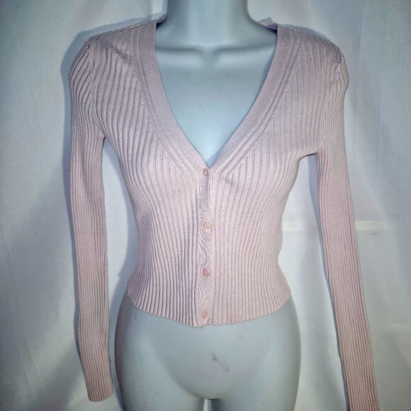 H&M sweater. pink, channeled design, V-Neck, Button-front in size XS - Picture 2 of 10